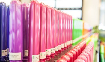 新闻中心-鹤山市业成塑料制品有限公司-生物基PET材料引领环保新潮流